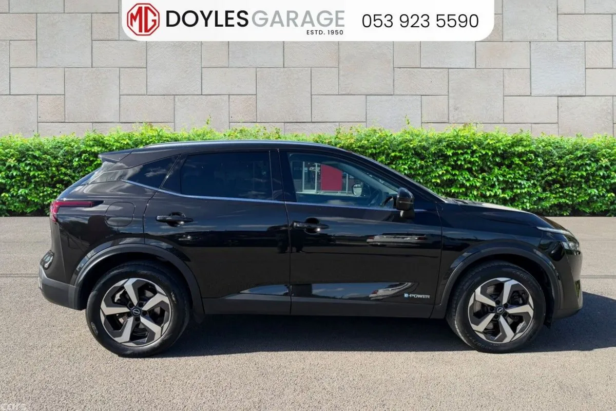 Nissan Qashqai MPV, Petrol, 2024, Black