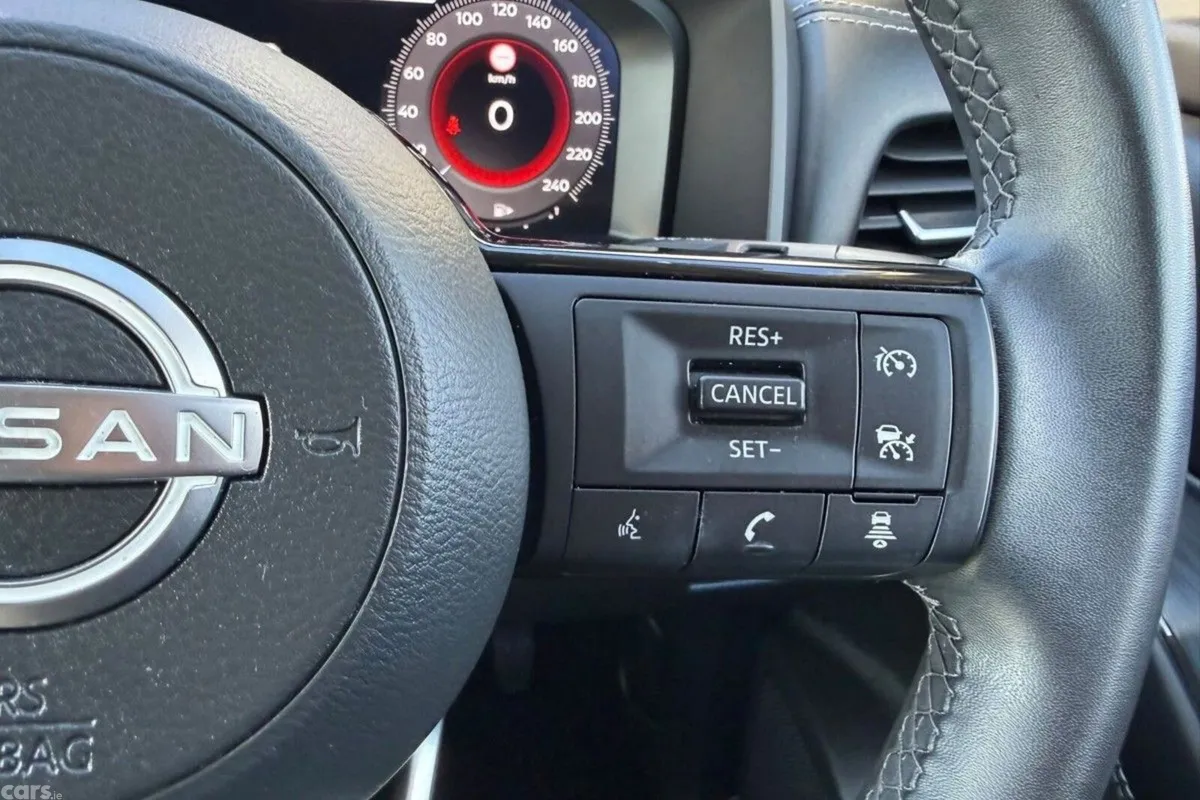 Nissan Qashqai MPV, Petrol, 2024, Black