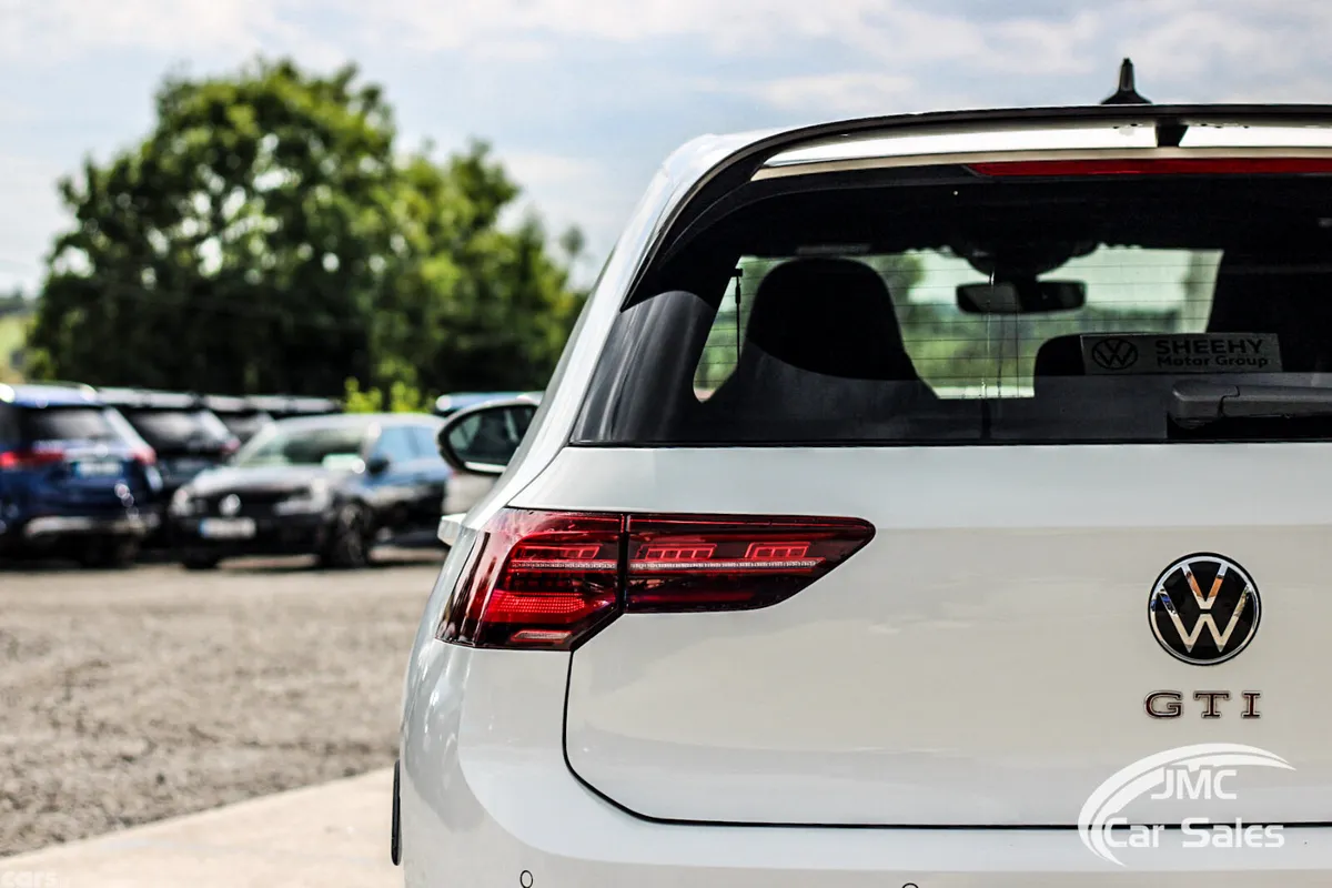 Volkswagen Golf Estate, Petrol, 2022, White