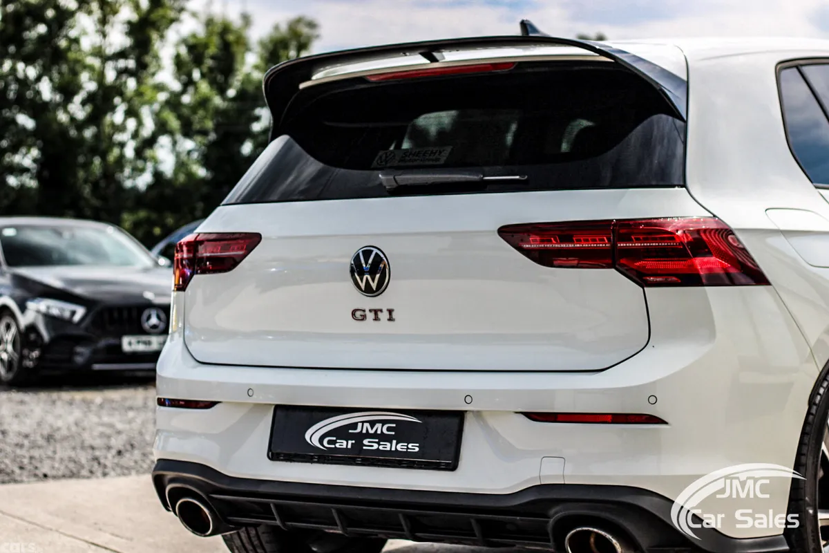 Volkswagen Golf Estate, Petrol, 2022, White