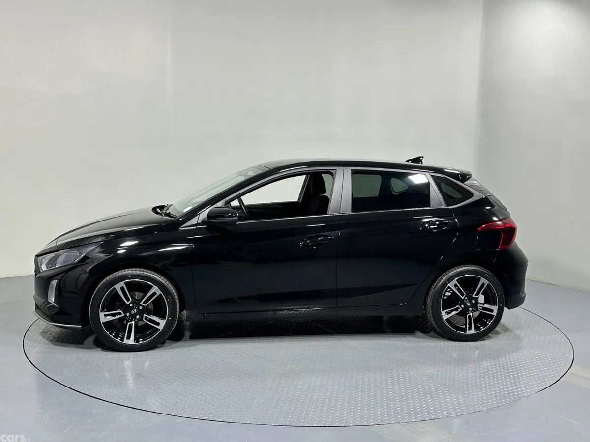 Hyundai i20 Hatchback, Petrol, 2024, Black