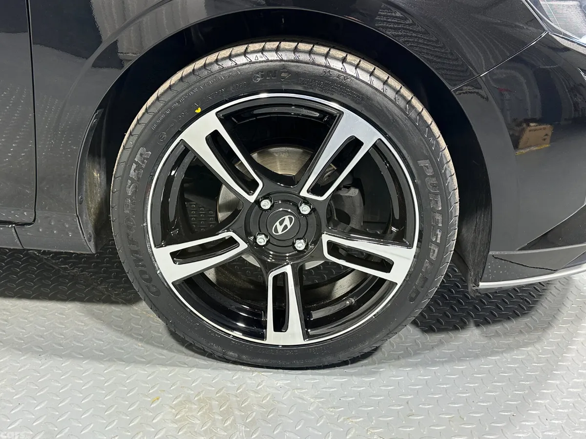 Hyundai i20 Hatchback, Petrol, 2024, Black