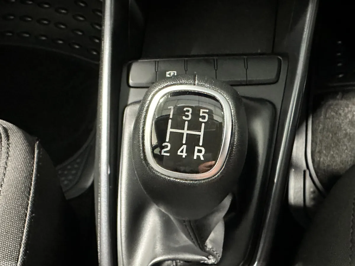Hyundai i20 Hatchback, Petrol, 2024, Black