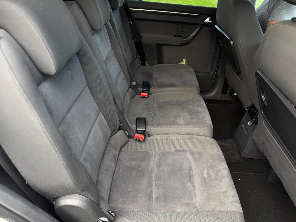 Volkswagen Touran MPV, Petrol, 2013, White