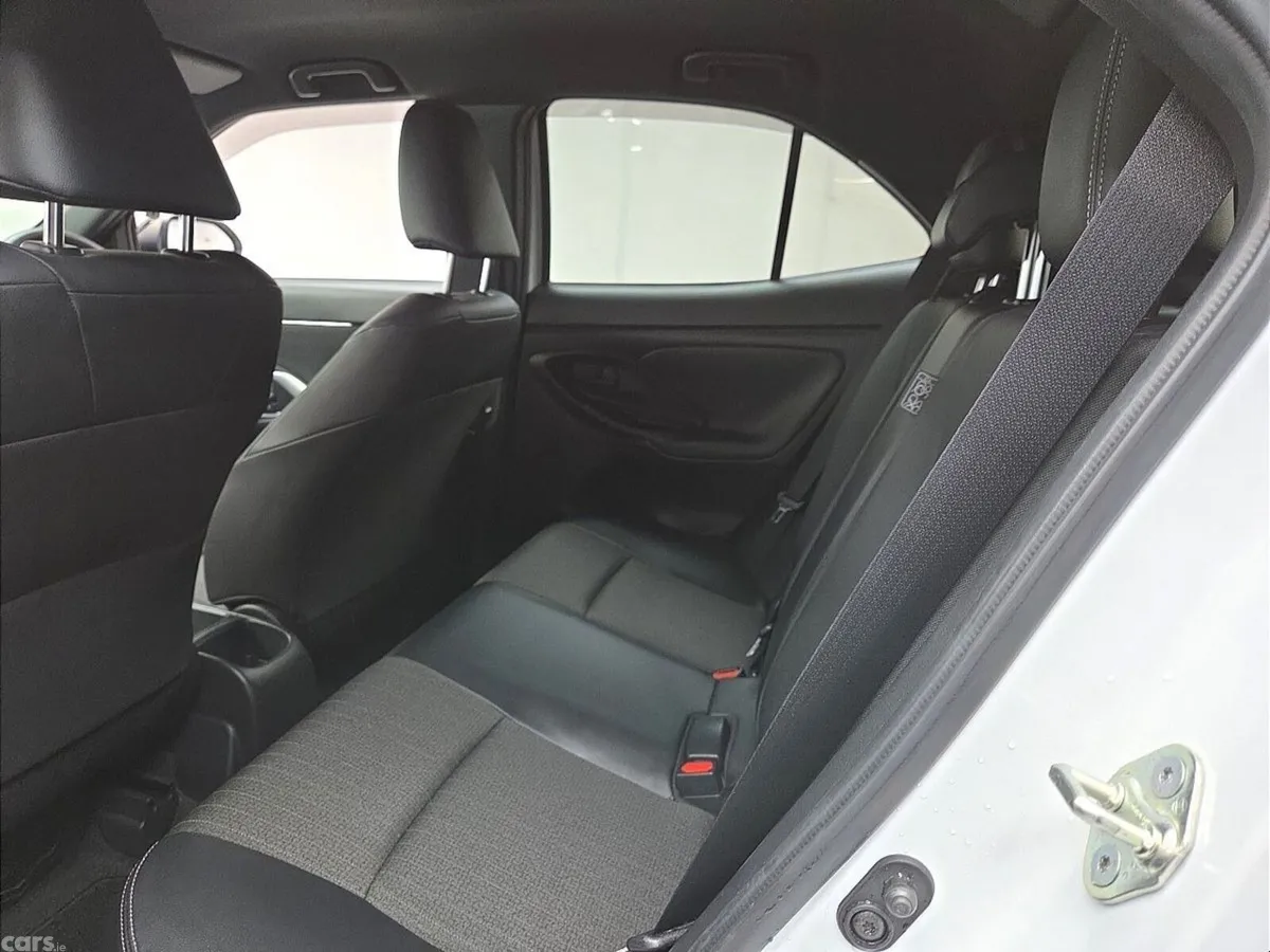 Toyota Yaris Cross SUV, Petrol Hybrid, 2023, White