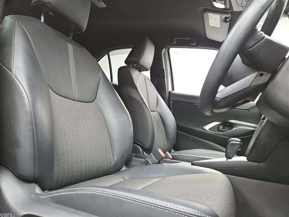 Toyota Yaris Cross SUV, Petrol Hybrid, 2023, White