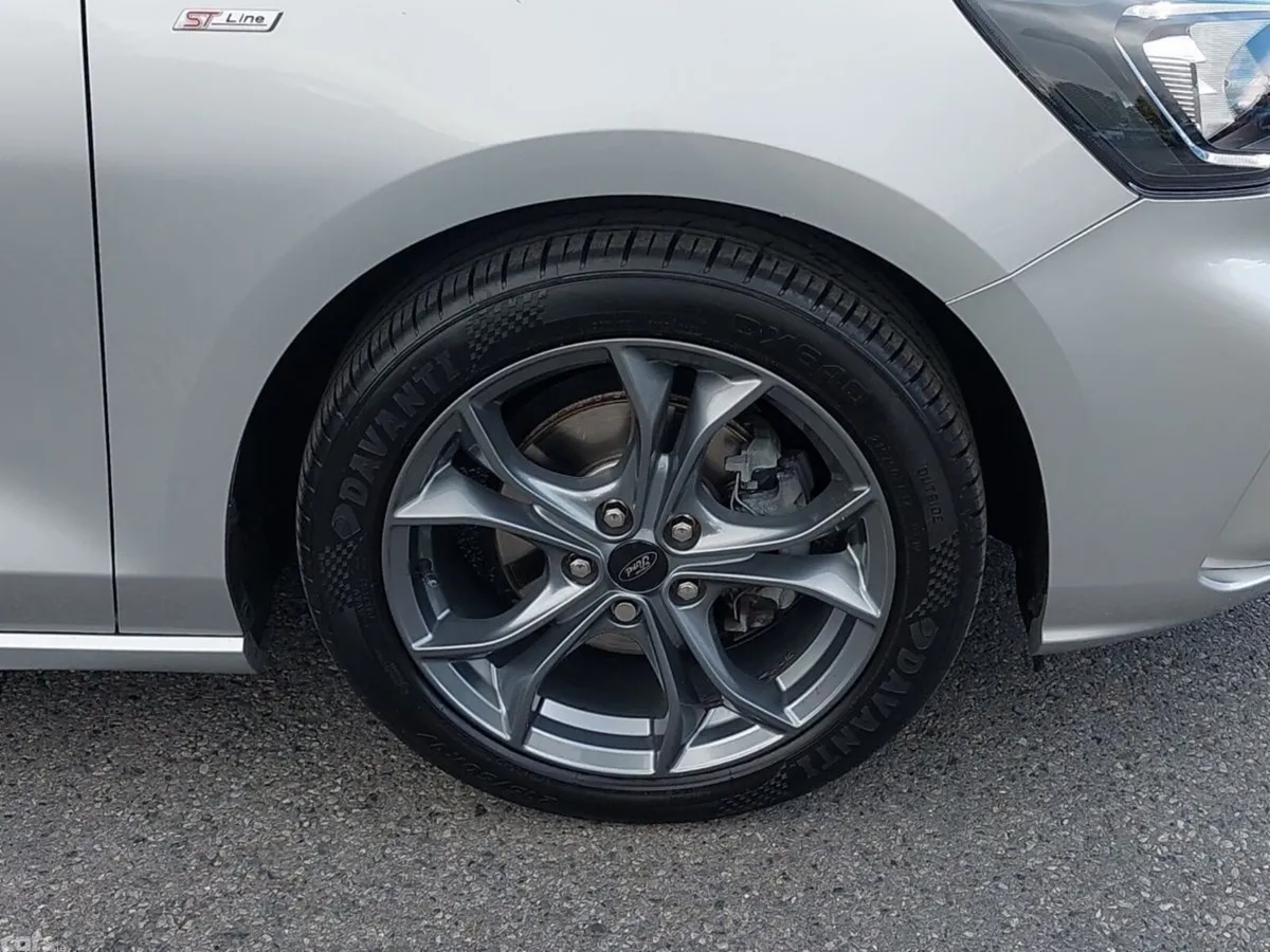 Ford Focus Hatchback, Petrol, 2021, Grey