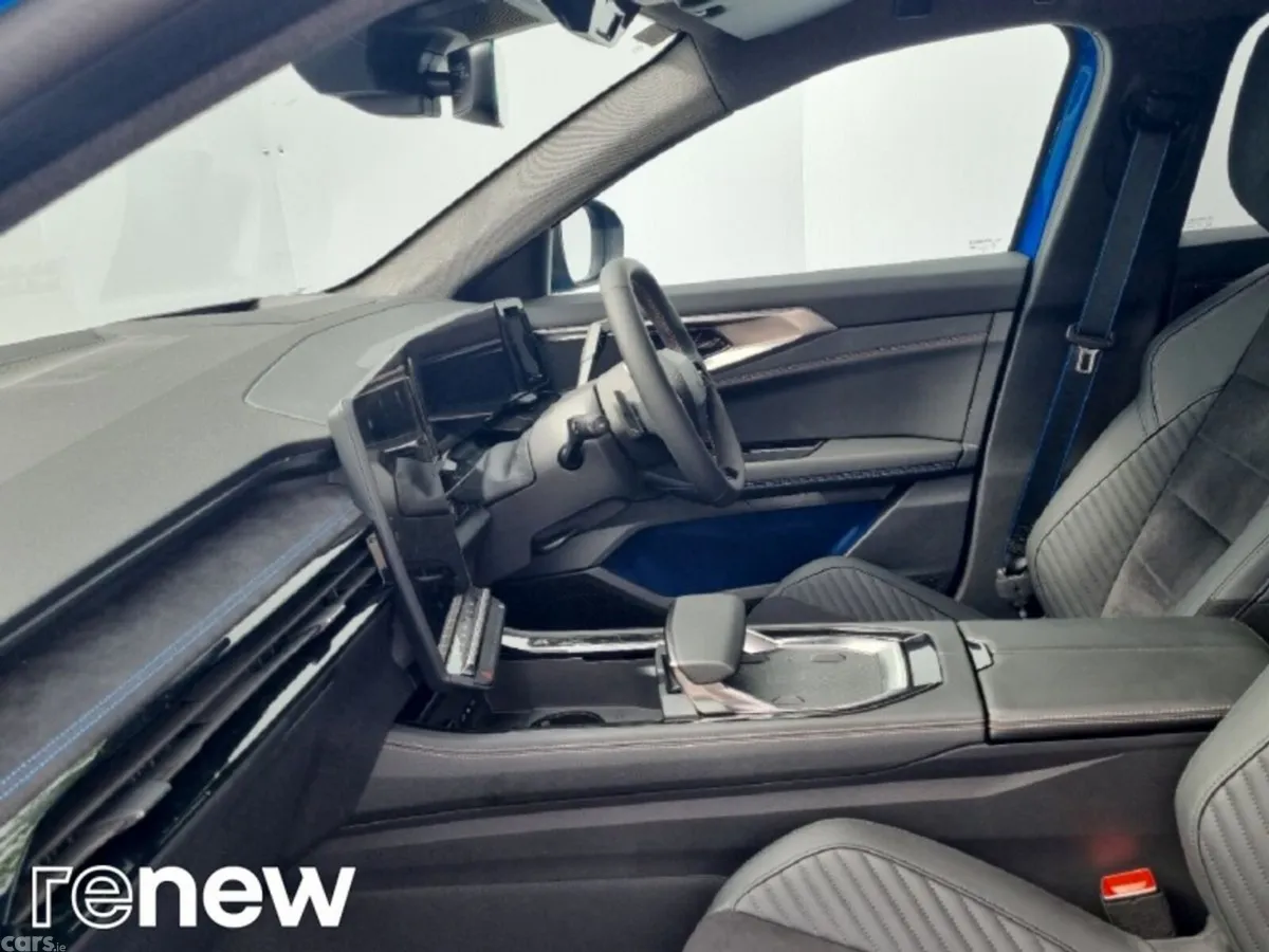 Renault Rafale SUV, Petrol Hybrid, 2025, Blue