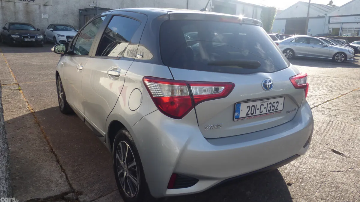 Toyota Yaris MPV, Petrol Hybrid, 2020, Grey