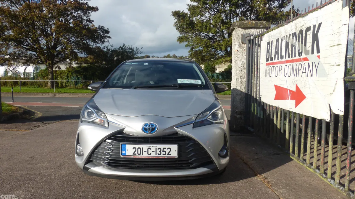 Toyota Yaris MPV, Petrol Hybrid, 2020, Grey