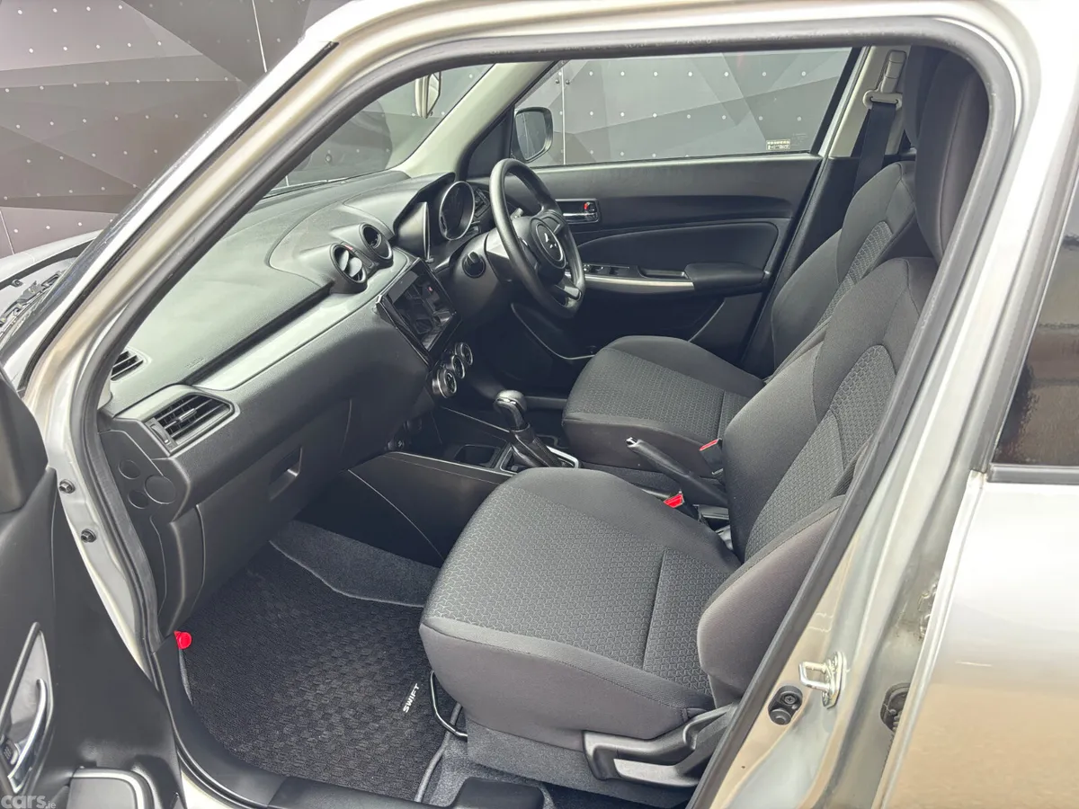 Suzuki Swift Hatchback, Petrol, 2017, Silver
