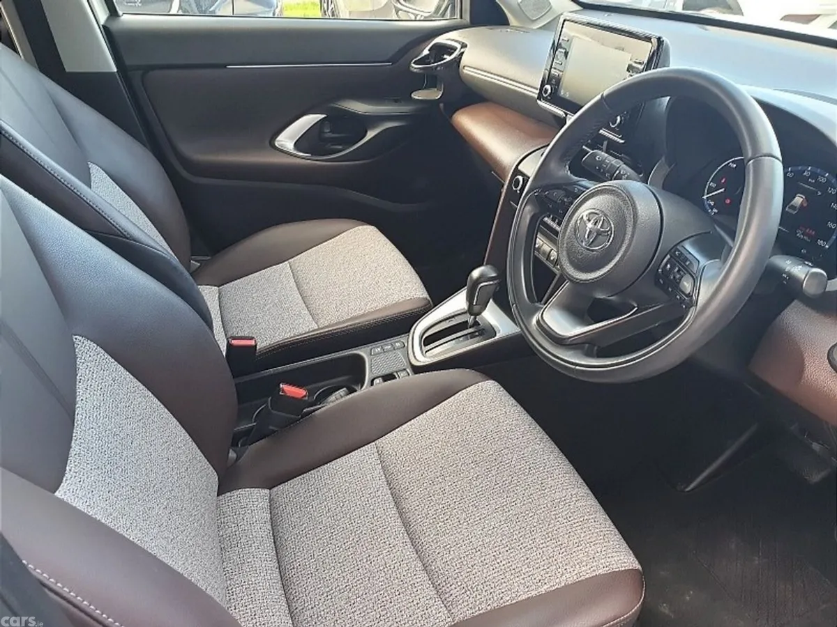 Toyota Yaris Cross SUV, Petrol Hybrid, 2021, White
