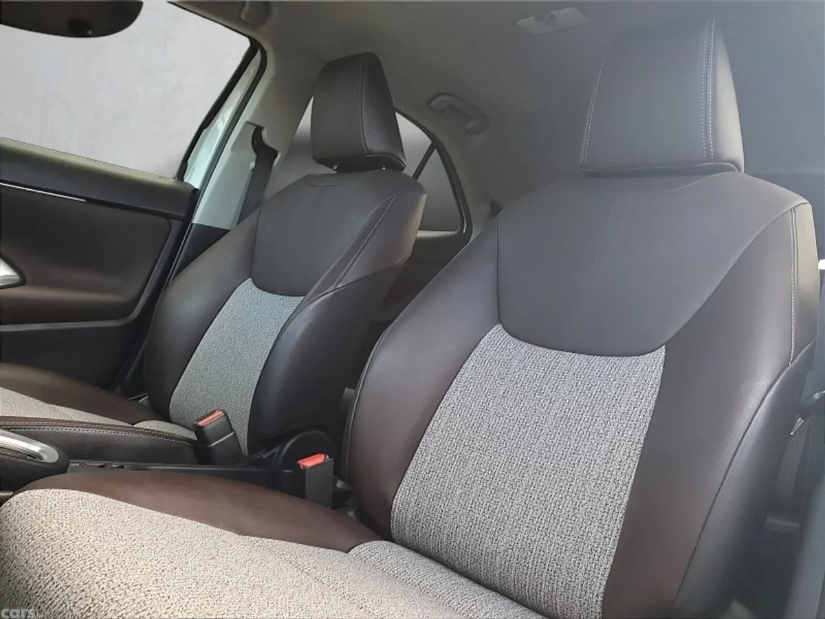 Toyota Yaris Cross SUV, Petrol Hybrid, 2021, White
