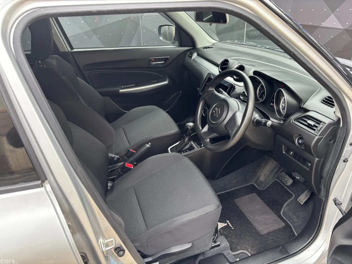Suzuki Swift Hatchback, Petrol, 2017, Silver