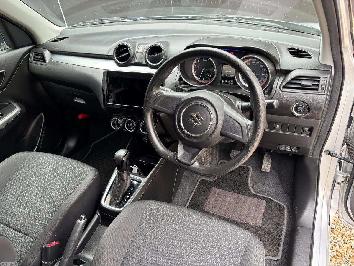 Suzuki Swift Hatchback, Petrol, 2017, Silver