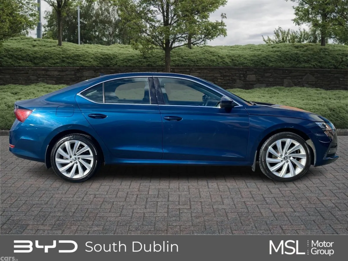 Skoda Octavia Saloon, Diesel, 2021, Blue