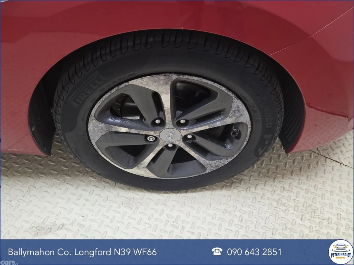 Hyundai i30 Hatchback, Petrol, 2015, Red