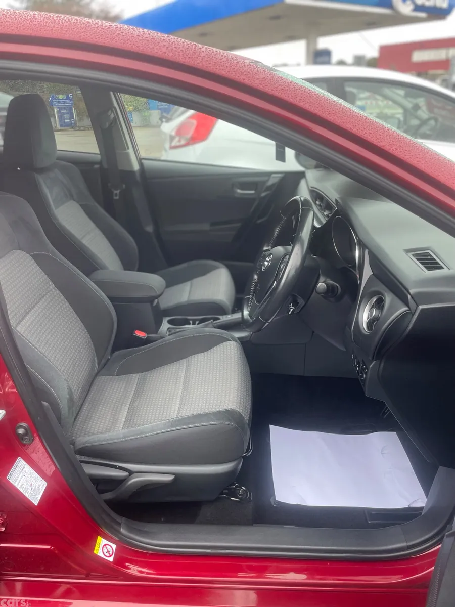 Toyota Auris Hatchback, Petrol Hybrid, 2018, Red