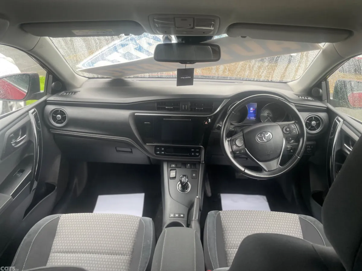 Toyota Auris Hatchback, Petrol Hybrid, 2018, Red