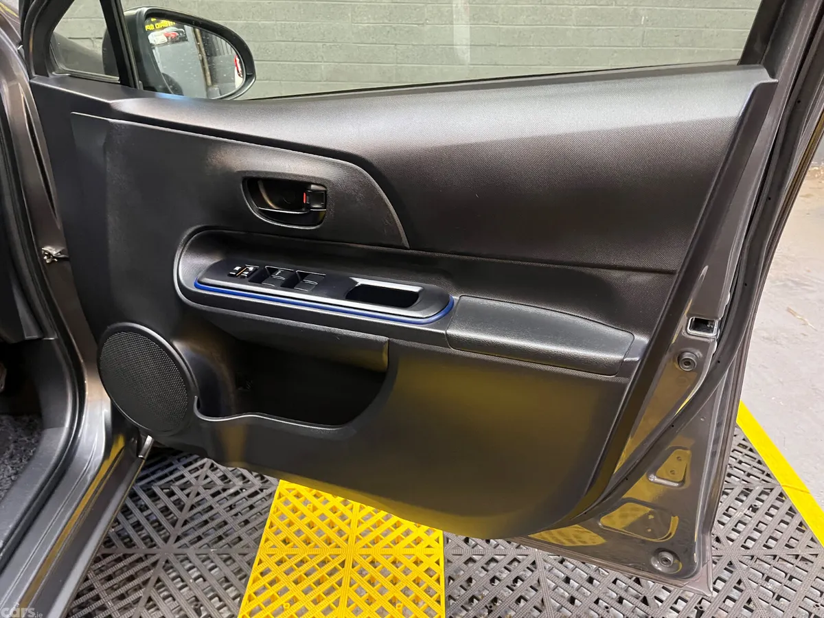 Toyota Aqua Hatchback, Petrol Hybrid, 2015, Grey