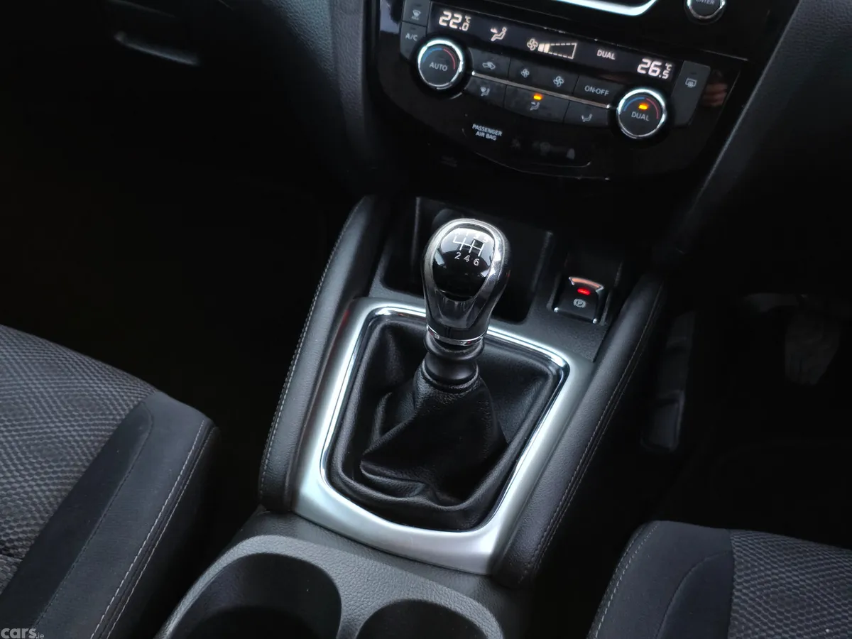 Nissan Qashqai Hatchback, Diesel, 2015, Black