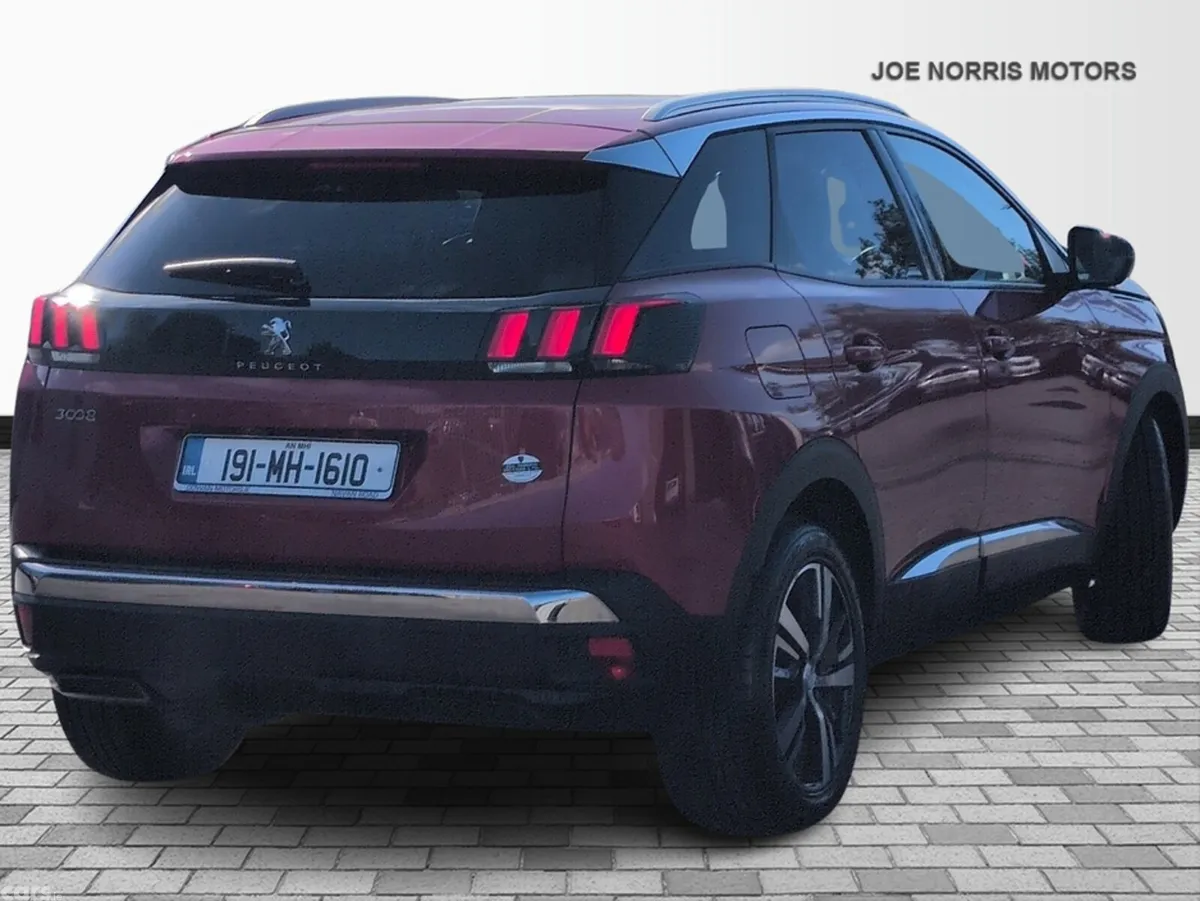 Peugeot 3008 MPV, Petrol, 2019, Red