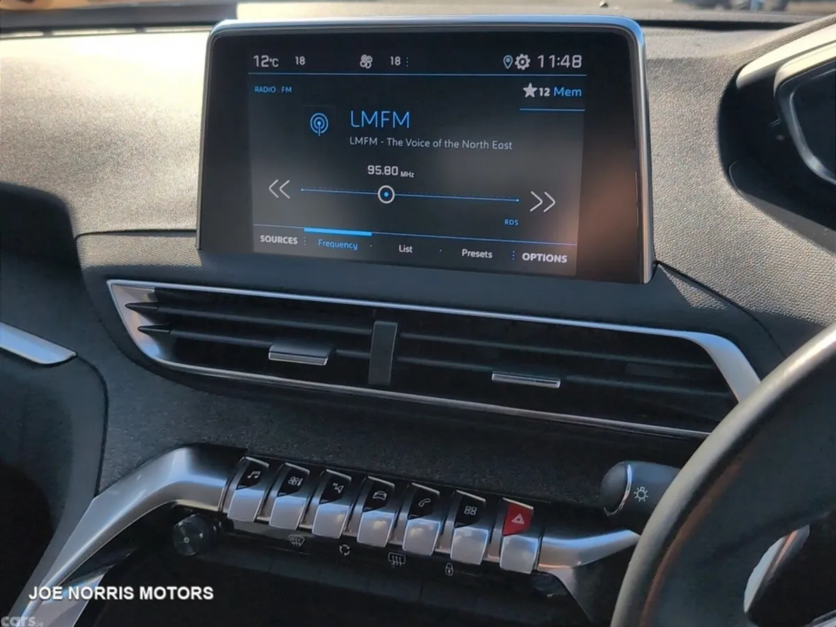 Peugeot 3008 MPV, Petrol, 2019, Red