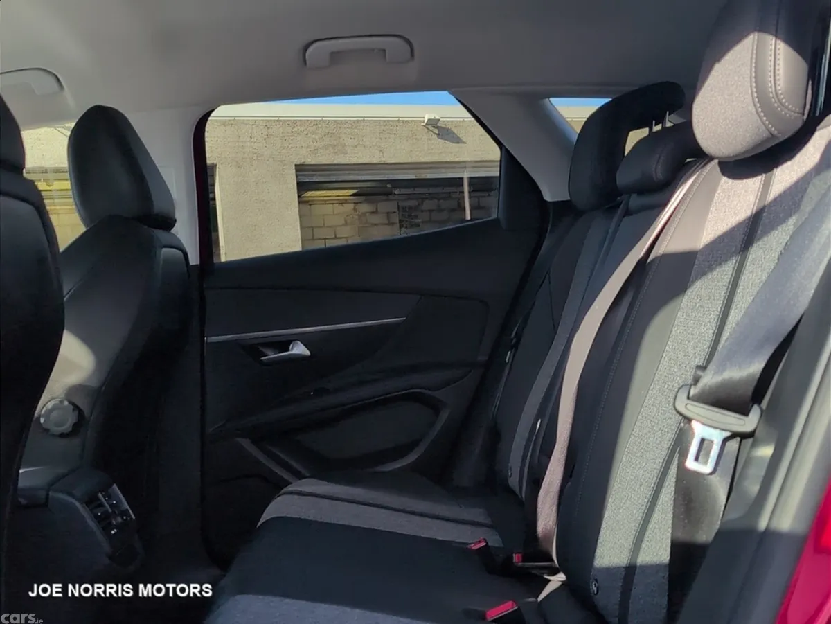 Peugeot 3008 MPV, Petrol, 2019, Red
