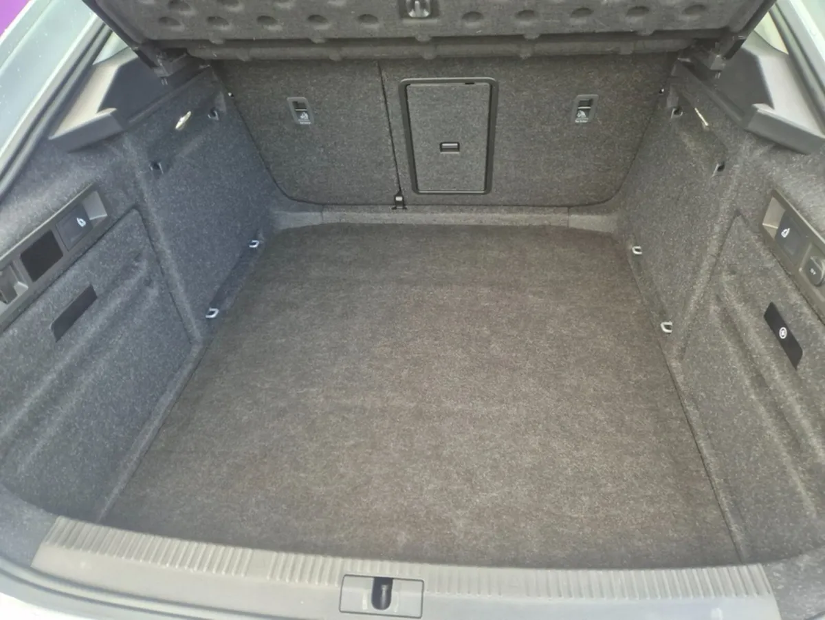 Skoda Superb Hatchback, Diesel, 2023, Grey