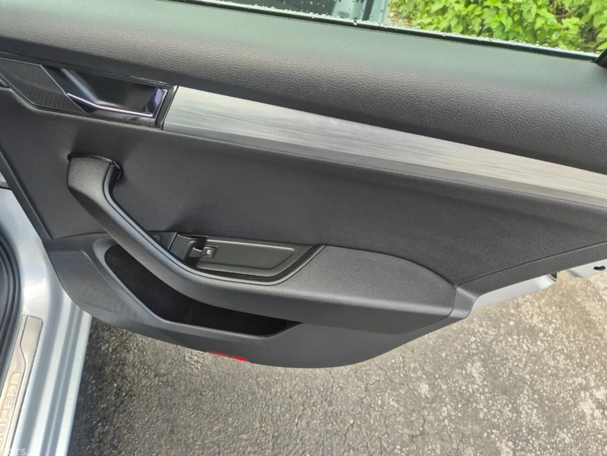 Skoda Superb Hatchback, Diesel, 2023, Grey