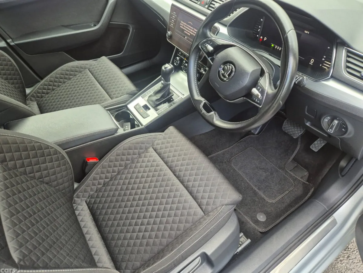 Skoda Superb Hatchback, Diesel, 2023, Grey