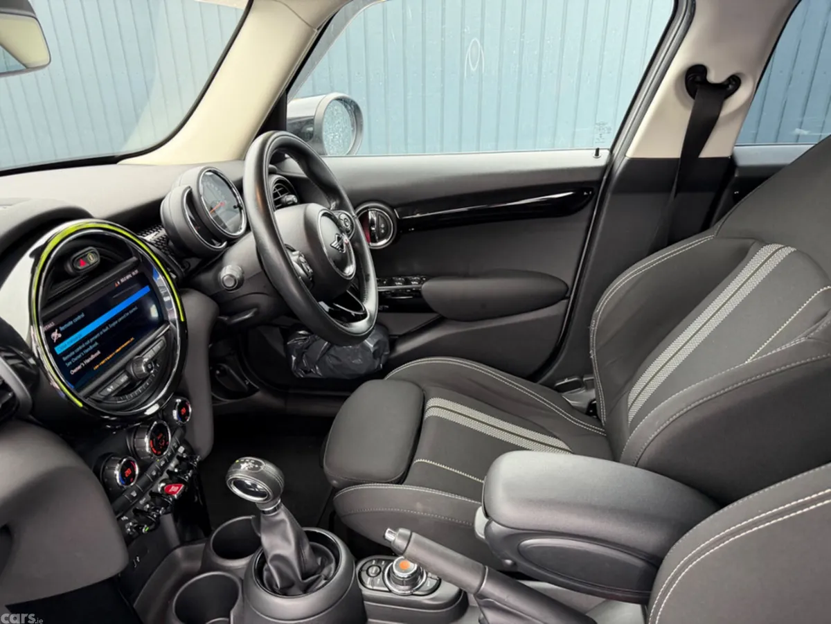 Mini Cooper Hatchback, Diesel, 2019, Silver