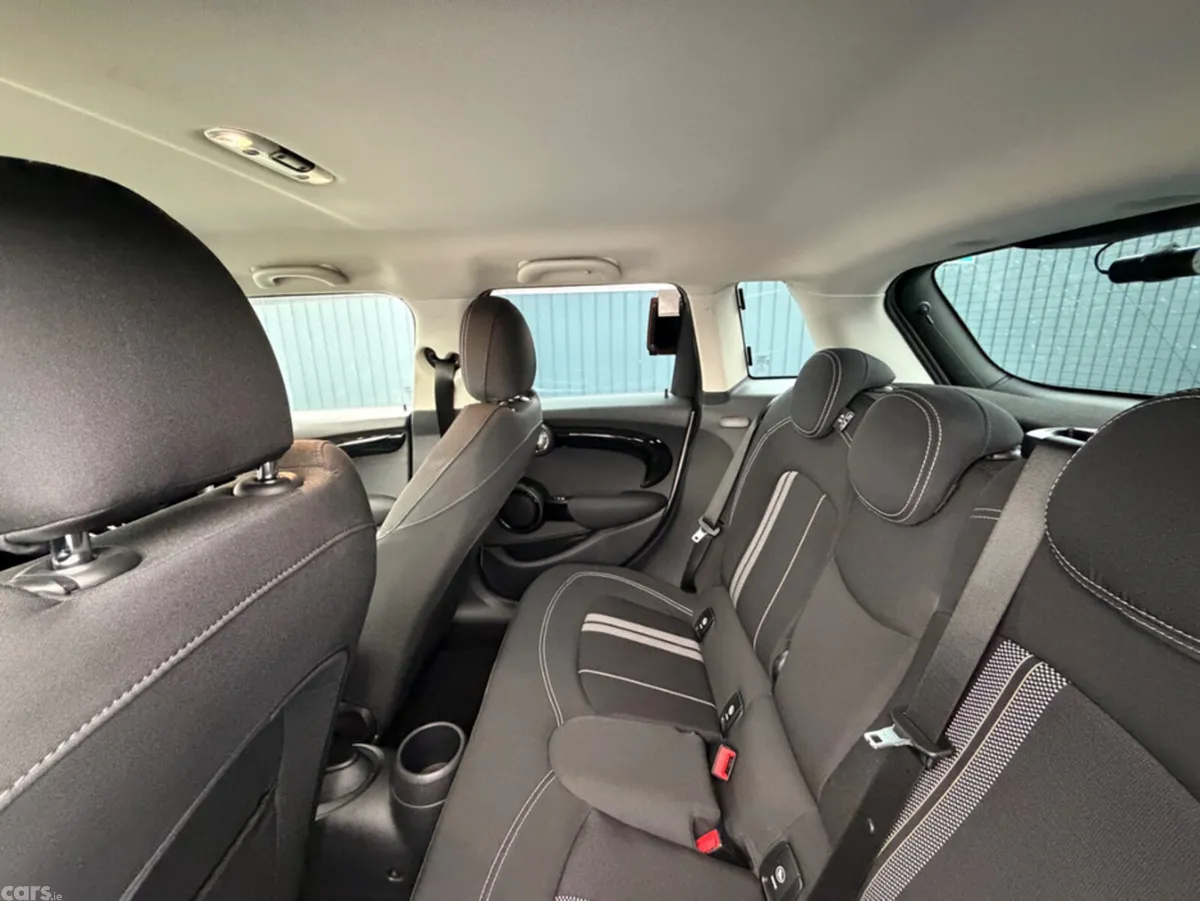 Mini Cooper Hatchback, Diesel, 2019, Silver