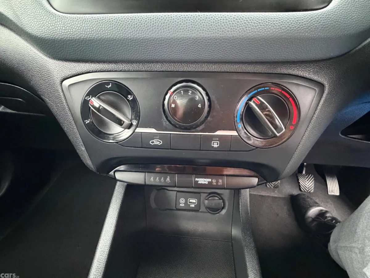 Hyundai i20 Hatchback, Petrol, 2020, Black
