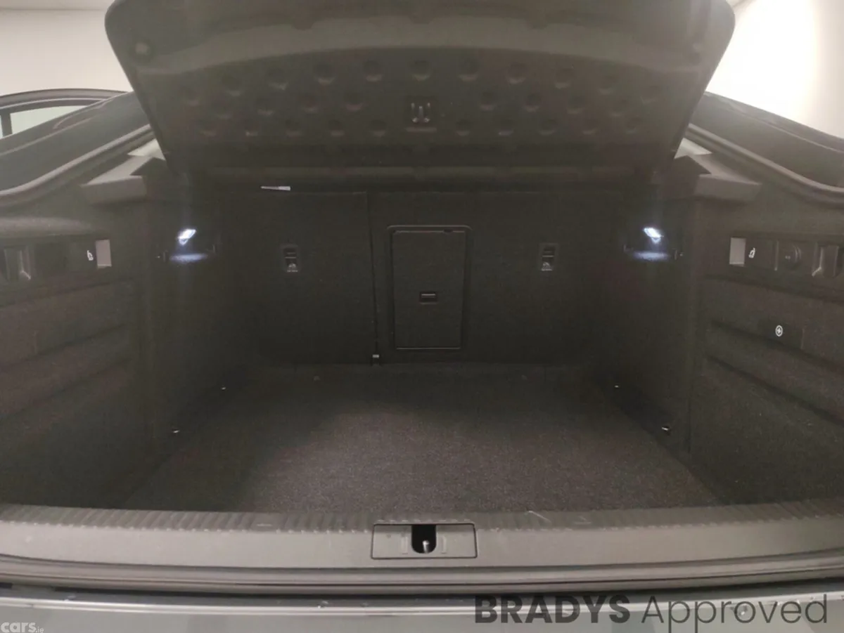 Skoda Superb Hatchback, Diesel, 2023, Grey