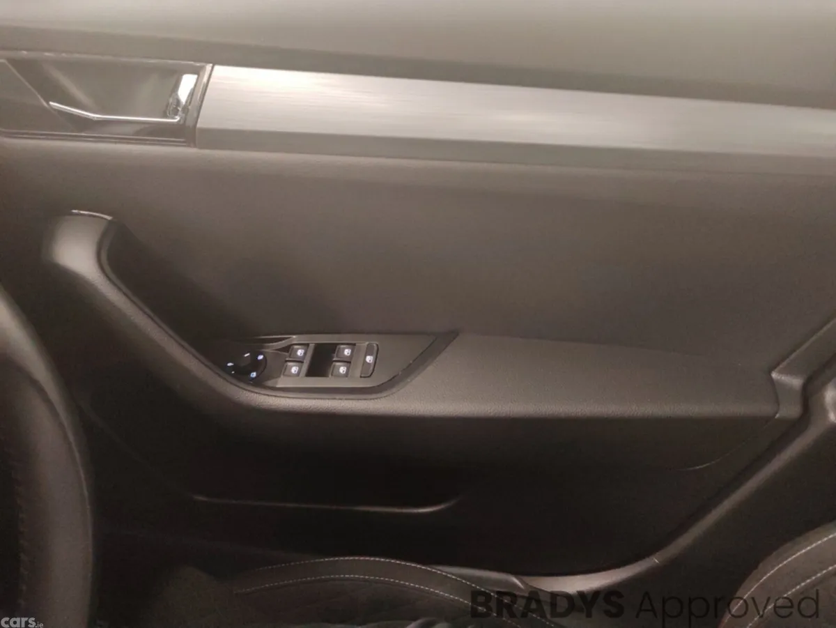 Skoda Superb Hatchback, Diesel, 2023, Grey