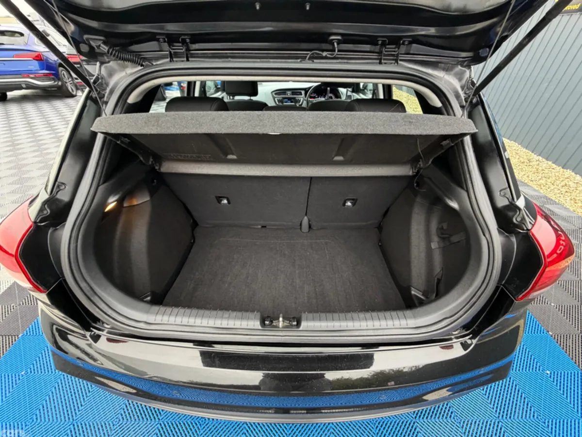 Hyundai i20 Hatchback, Petrol, 2020, Black