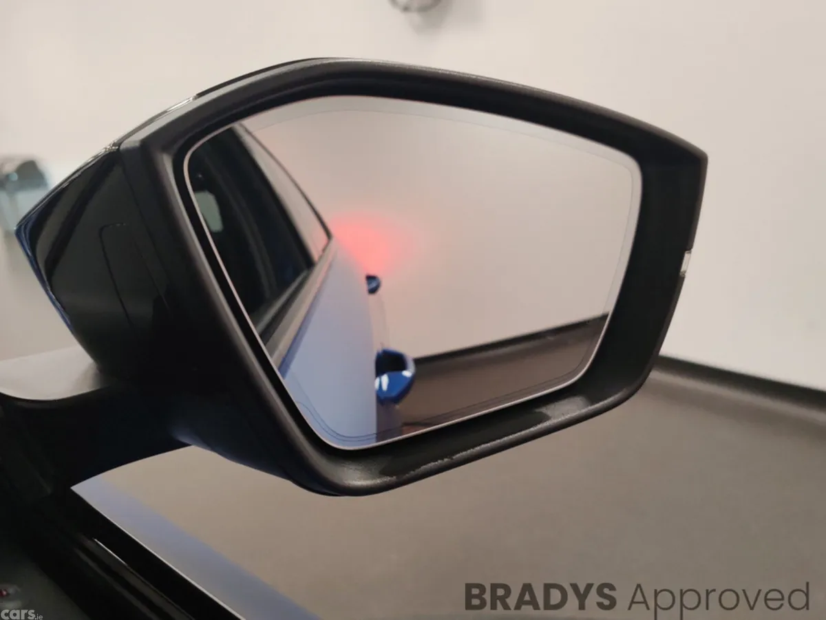 Skoda Octavia Hatchback, Petrol, 2025, Blue