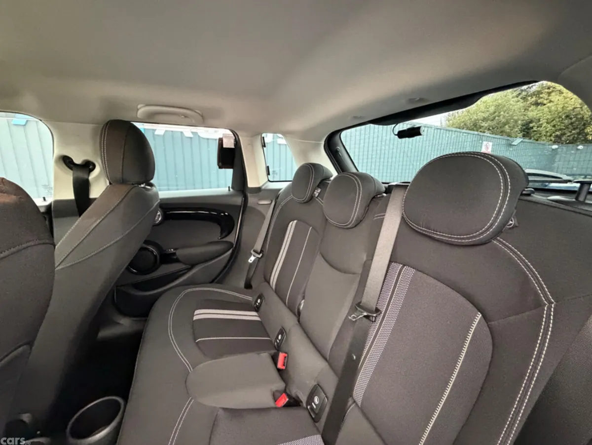 Mini Cooper Hatchback, Diesel, 2019, Silver