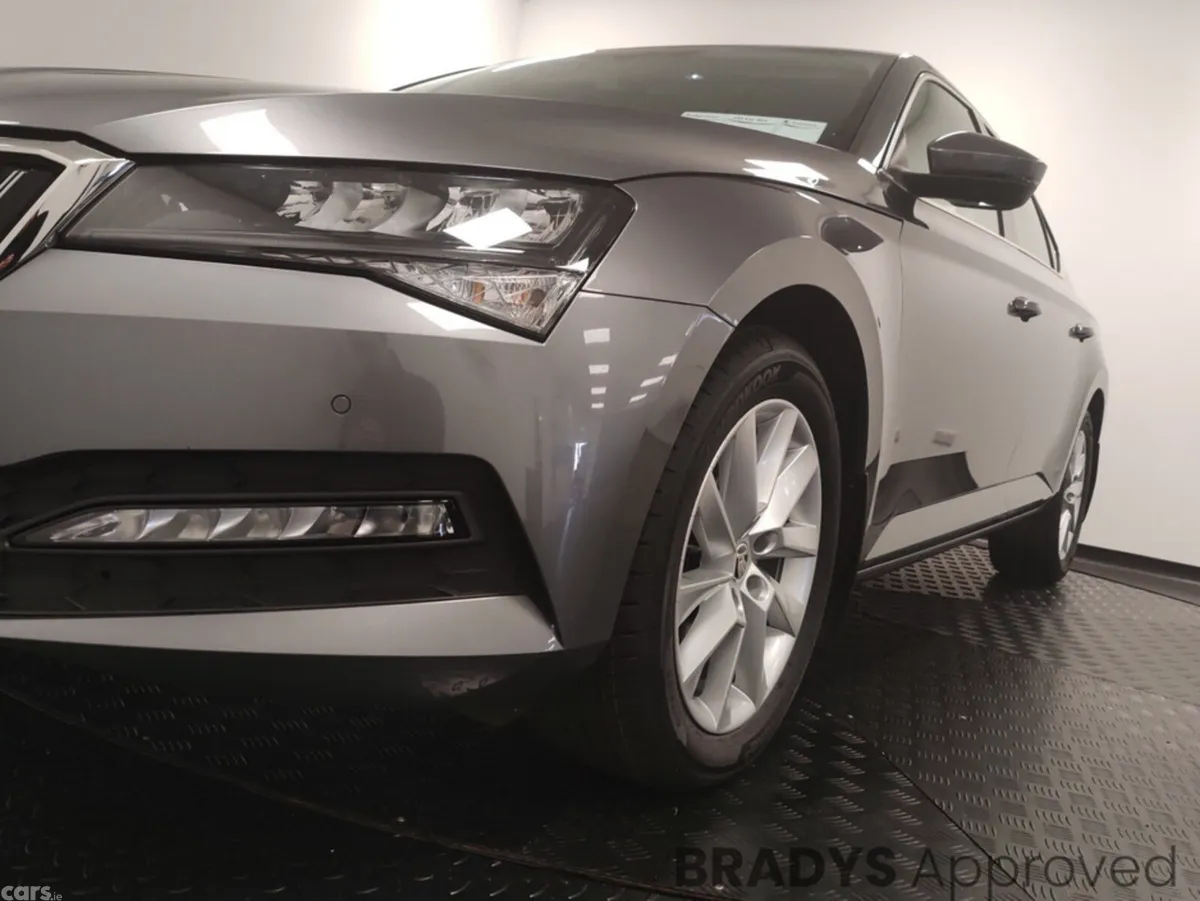 Skoda Superb Hatchback, Diesel, 2023, Grey