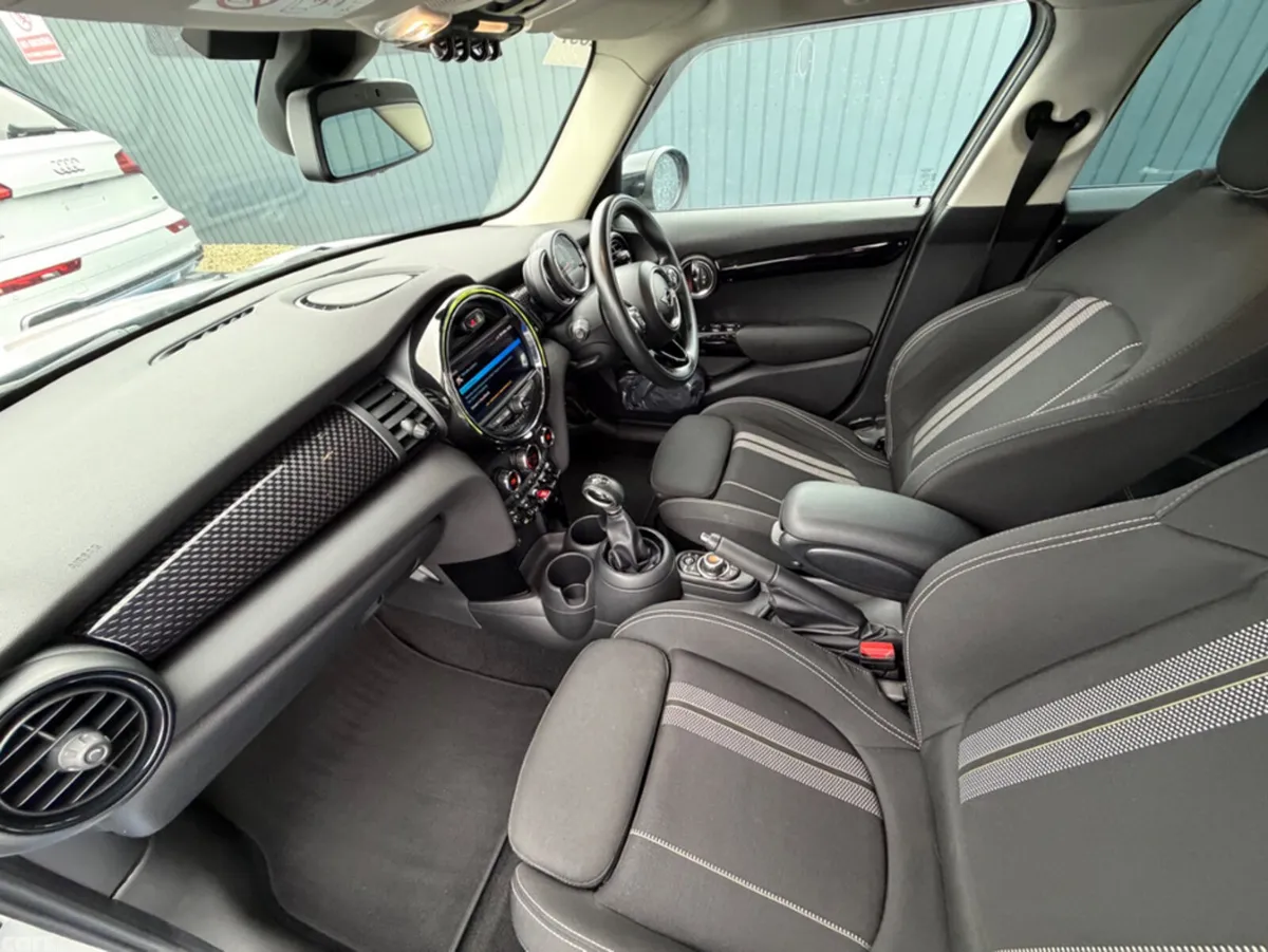 Mini Cooper Hatchback, Diesel, 2019, Silver