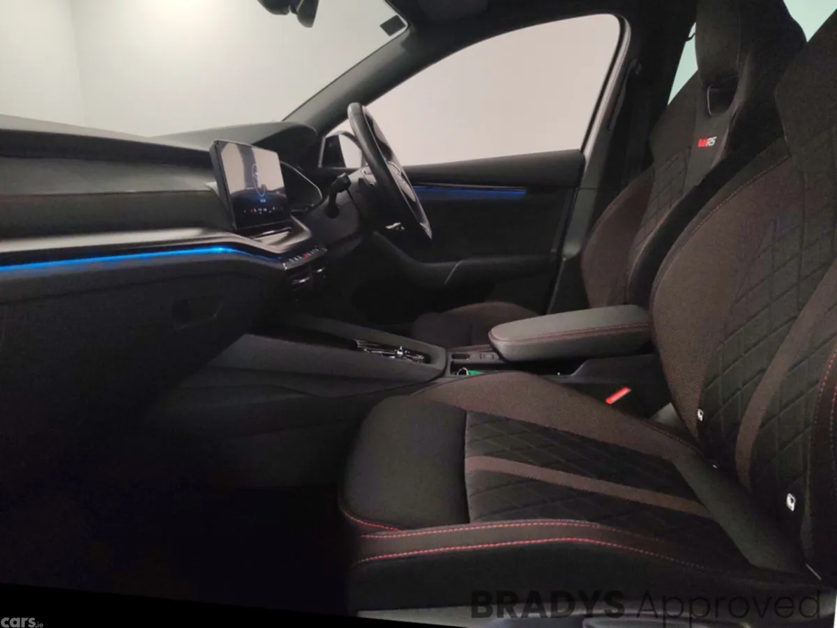 Skoda Octavia Hatchback, Diesel, 2024, Grey