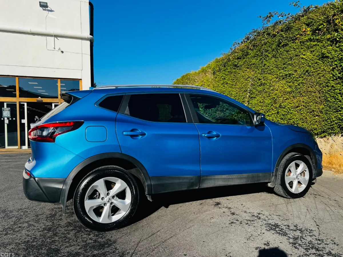 Nissan Qashqai MPV, Petrol, 2017, Blue