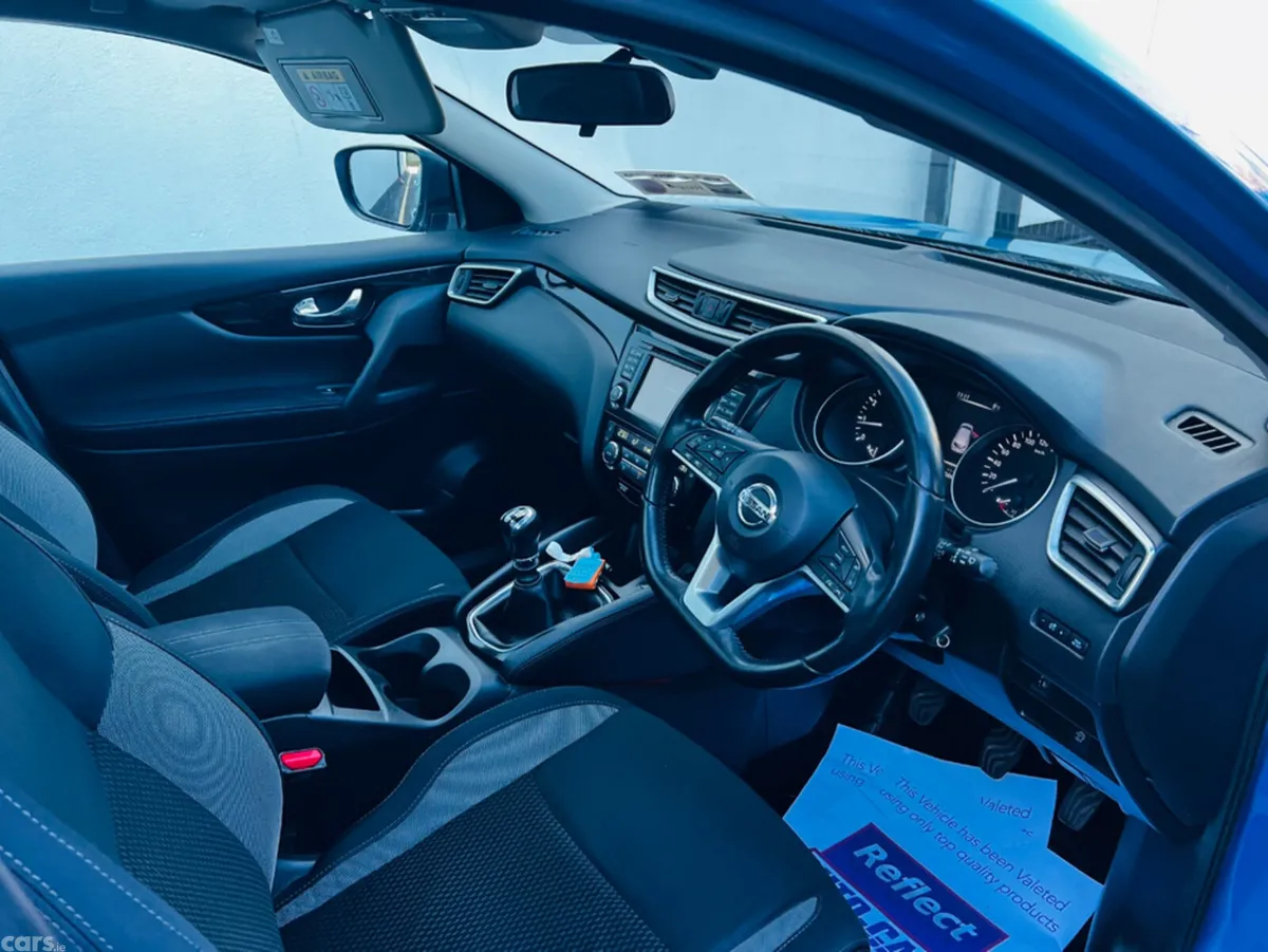 Nissan Qashqai MPV, Petrol, 2017, Blue