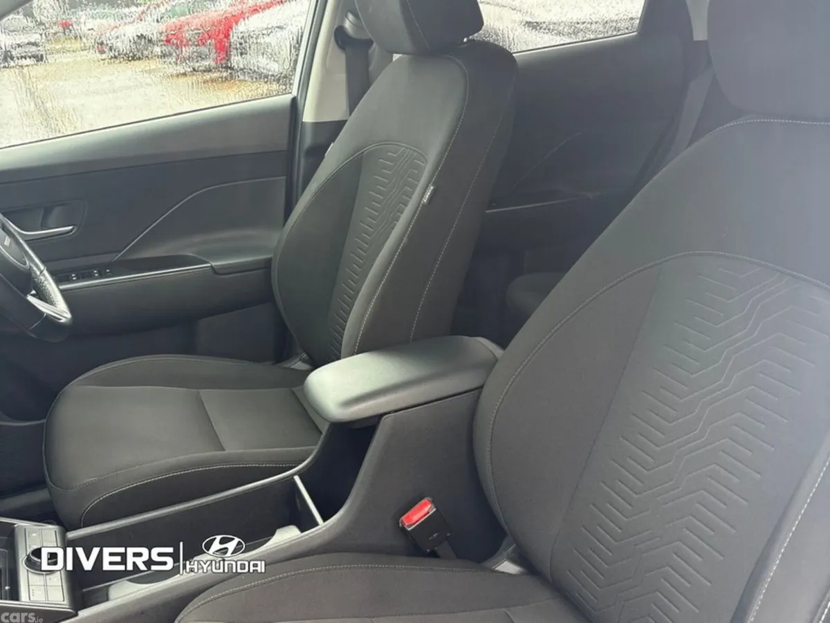 Hyundai KONA MPV, Petrol Hybrid, 2024, White