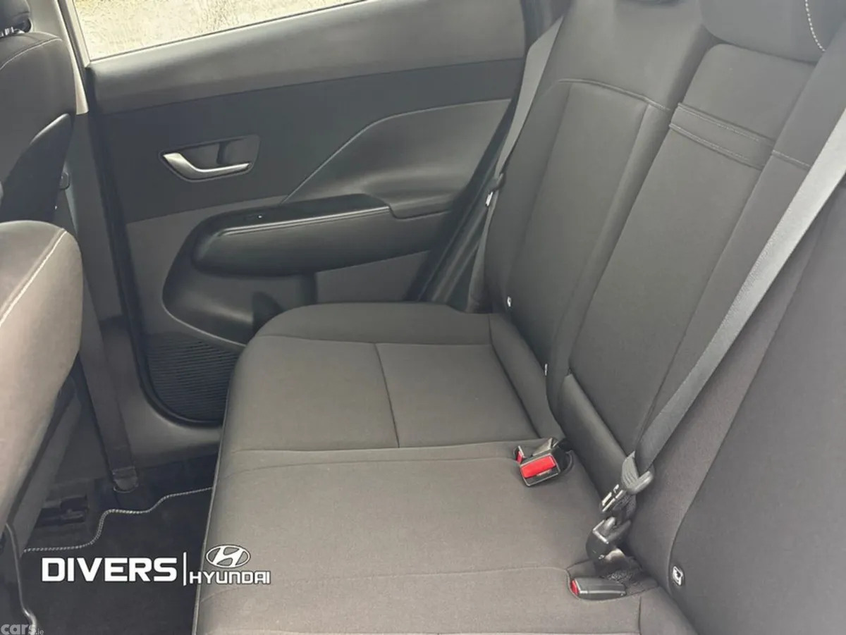 Hyundai KONA MPV, Petrol Hybrid, 2024, White