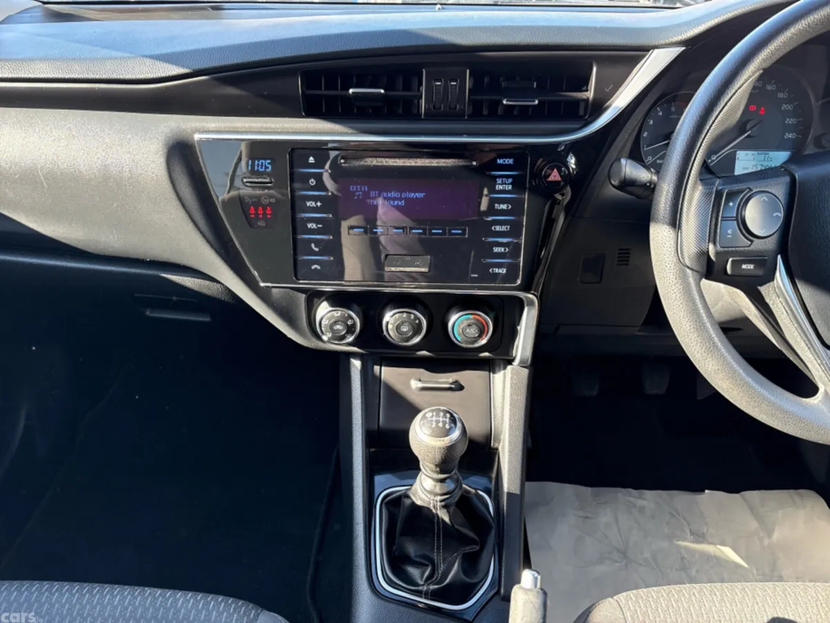 Toyota Corolla Saloon, Diesel, 2018, Grey