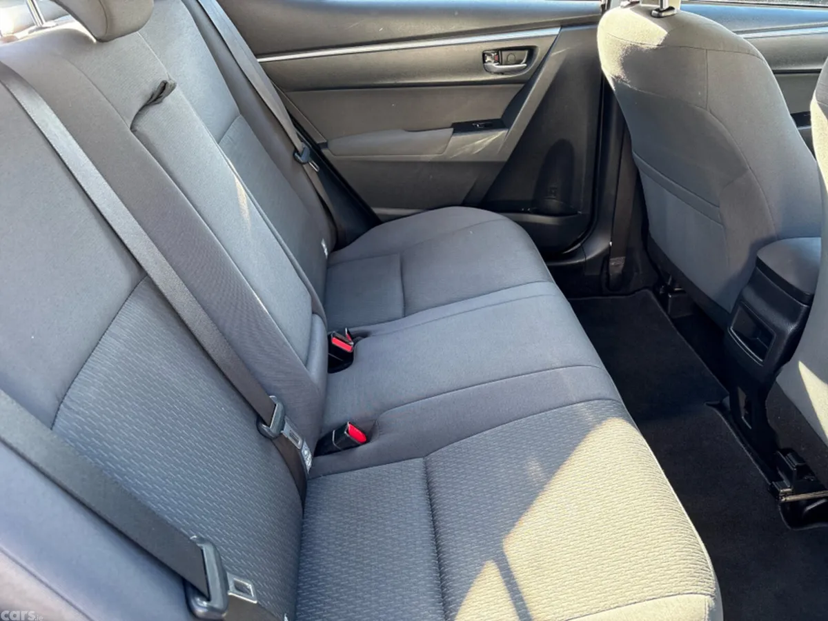 Toyota Corolla Saloon, Diesel, 2018, Grey