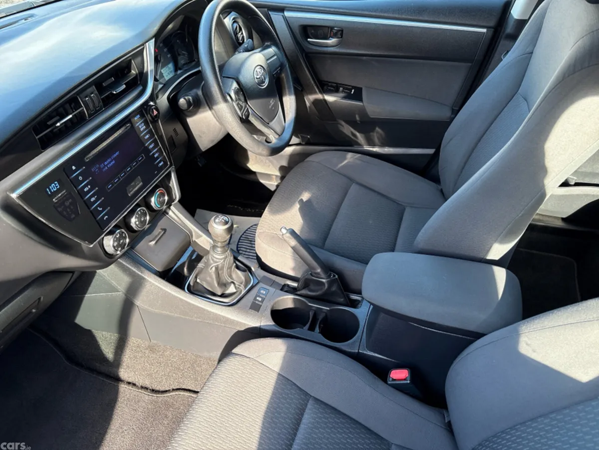Toyota Corolla Saloon, Diesel, 2018, Grey