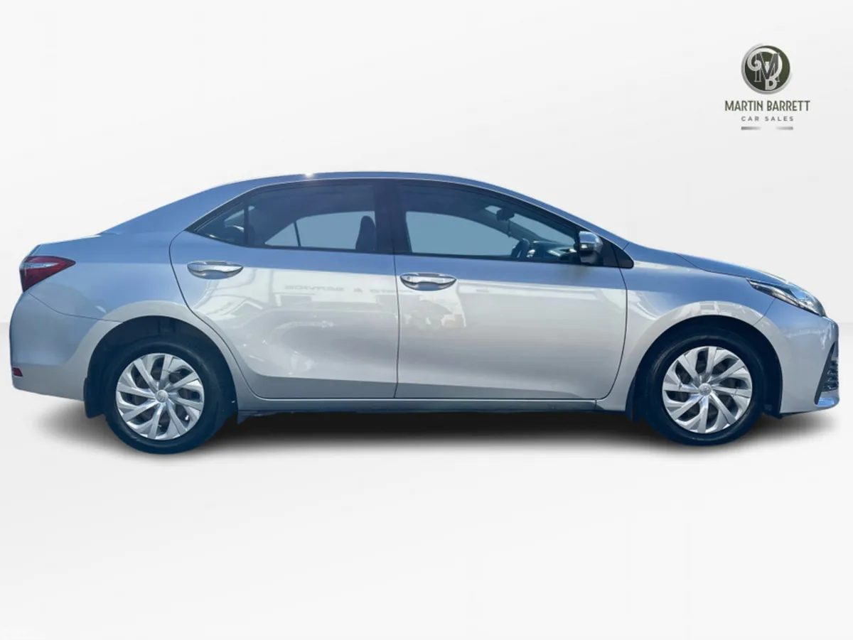 Toyota Corolla Saloon, Diesel, 2018, Grey